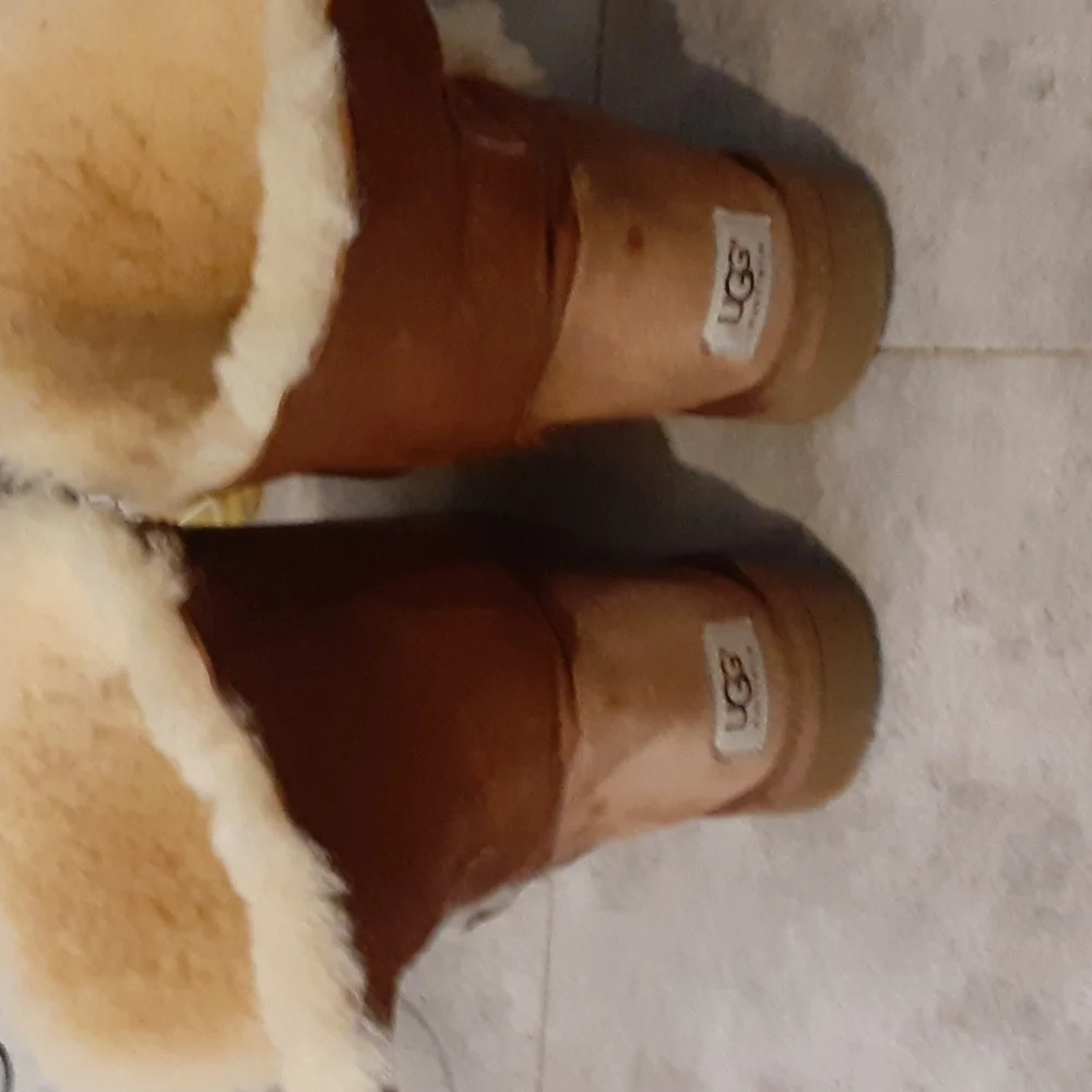 UGG  size   8 - Picture 4 of 5